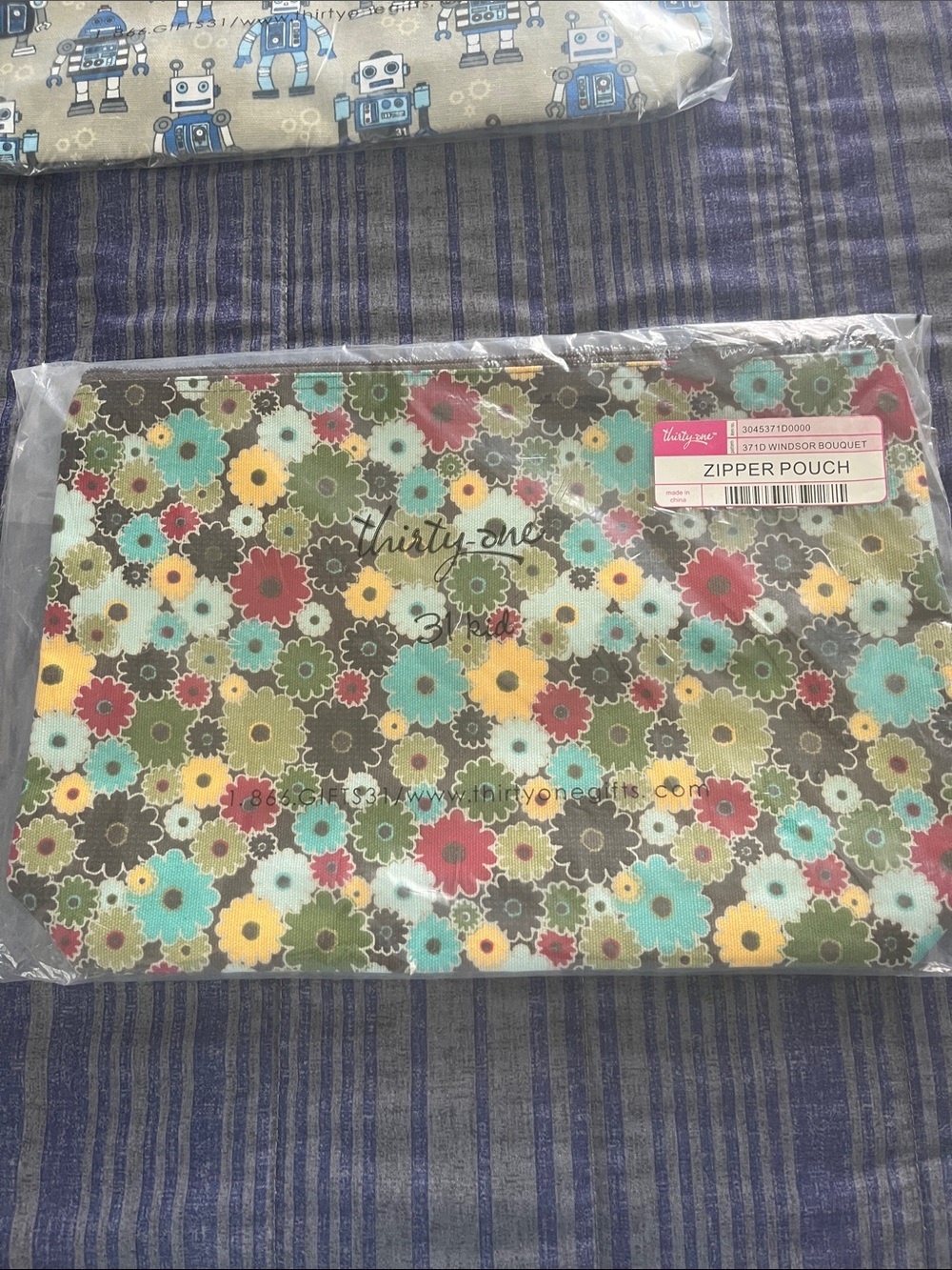 thirty-one Floral Zipper Pouch in teal, yellow, red, olive, brown